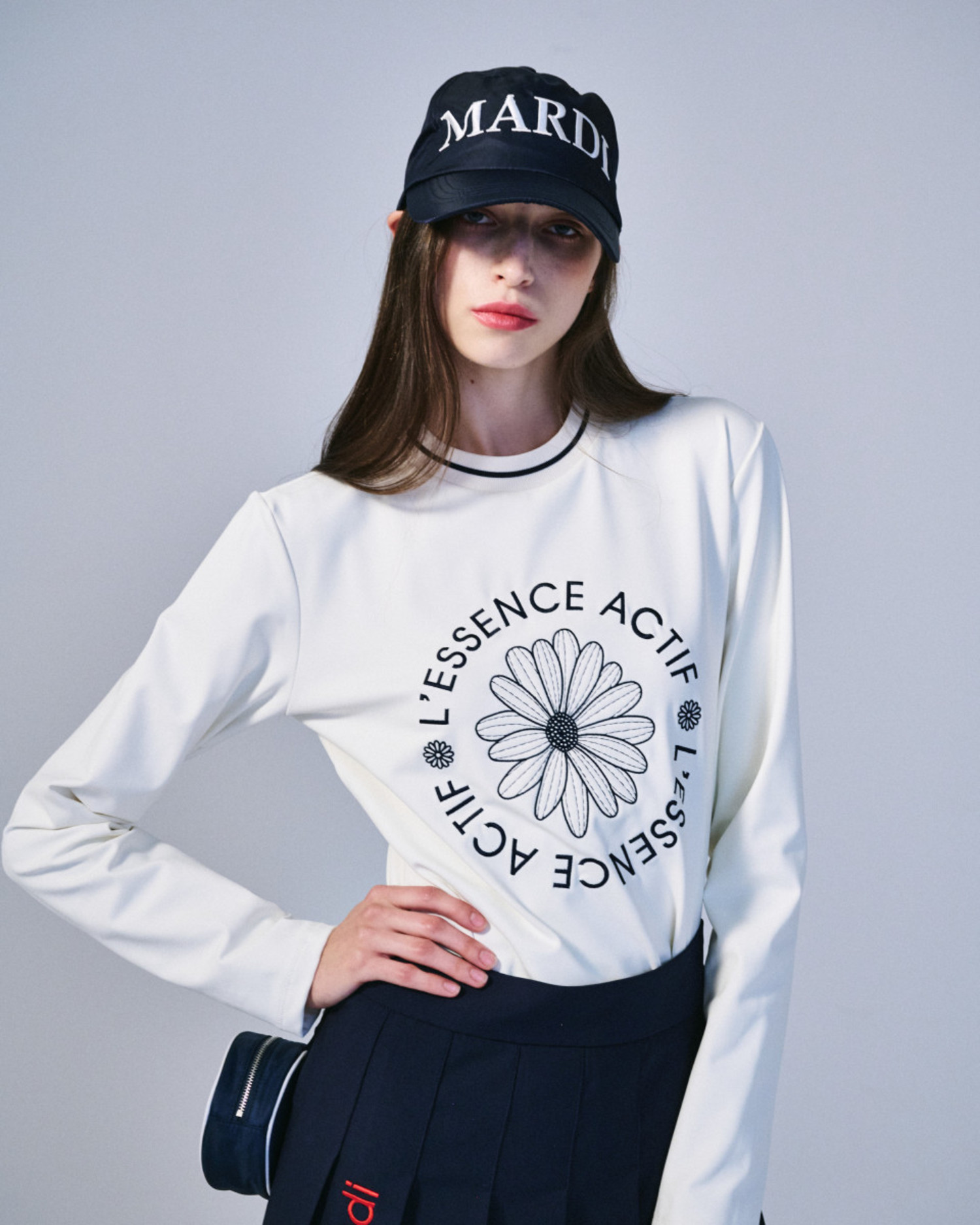 EMBLEM EMBROIDERED ACTIVE TOP LONG SLEEVE_IVORY NAVY