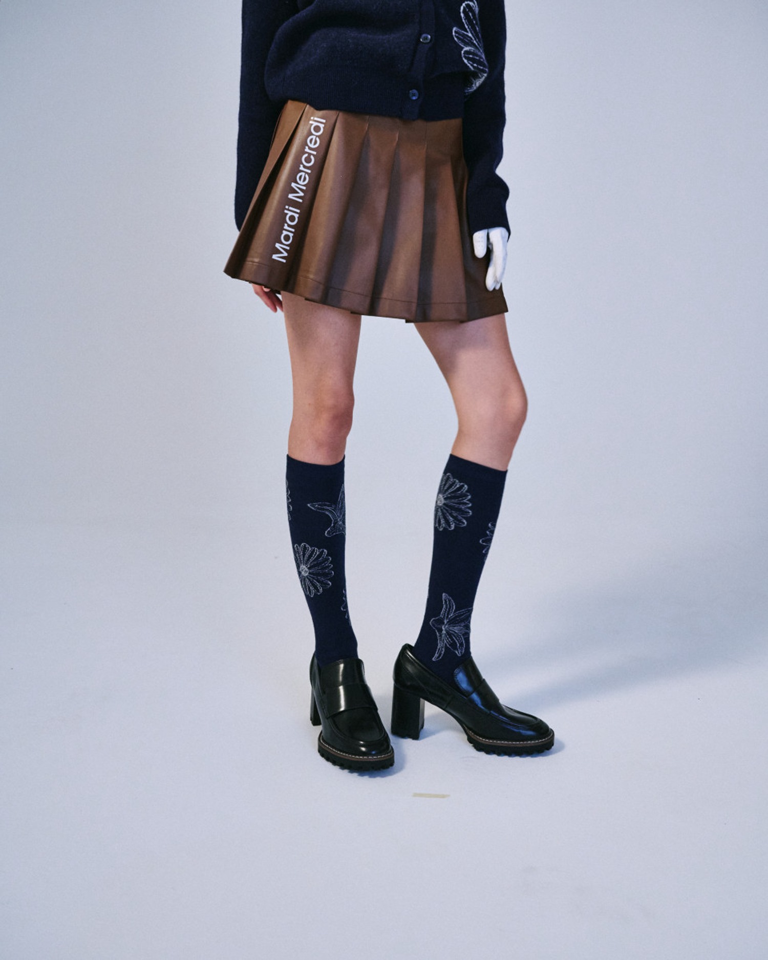 FAUX LEATHER PLEATS MINI SKIRT LOGO PRINTED_BROWN IVORY