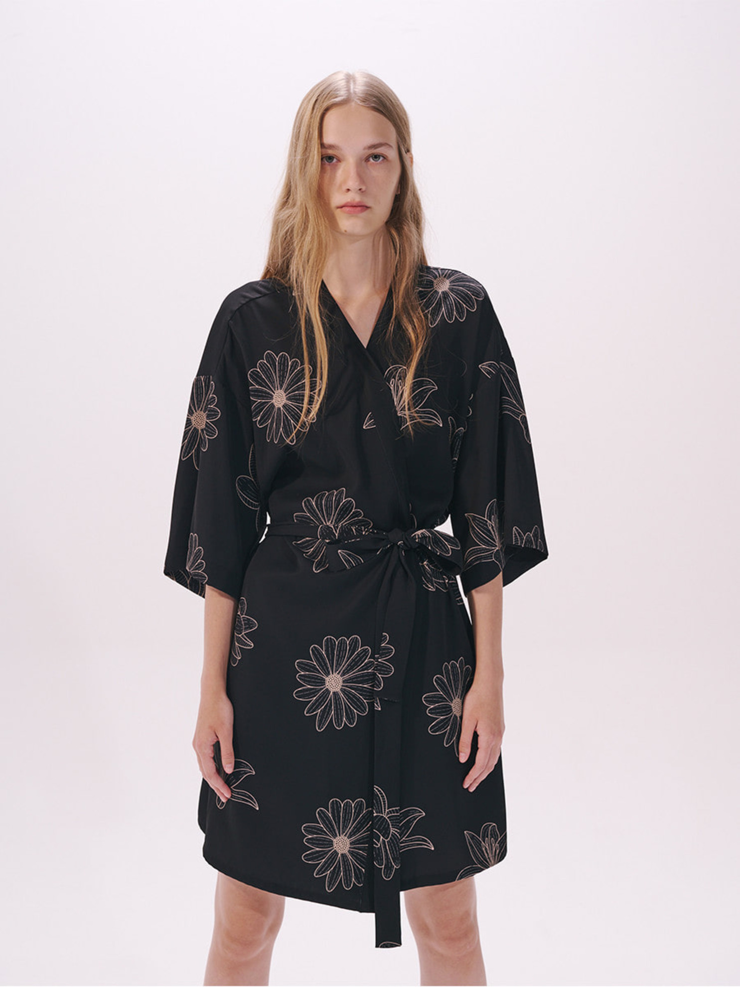 ALL OVER FLOWERS PRINTED GOWN_BLACK BEIGE